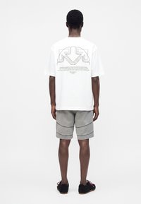 OFF-WHITE OFFLINE HALF ARROW SKATE TEE - T-shirt con stampa - white