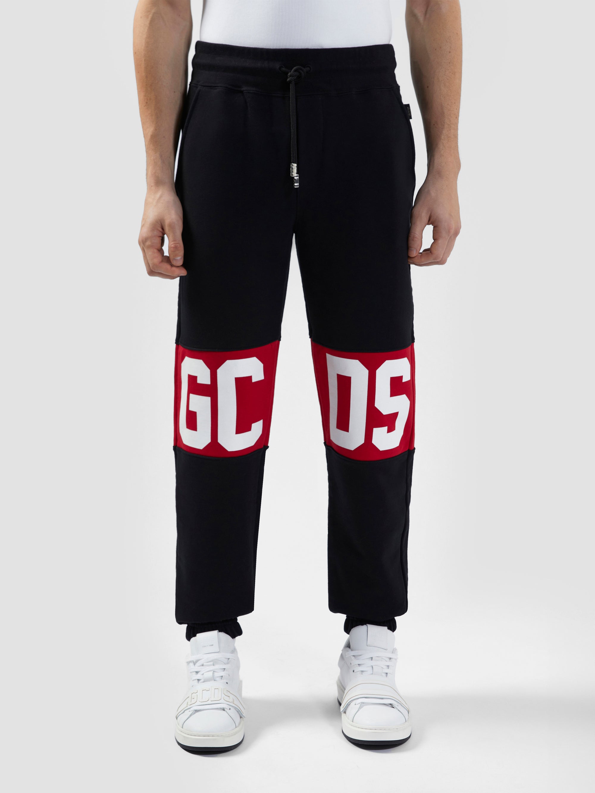 GCDS Pantalone B1XM3001JD1 da uomo nero rosso e bianco.
