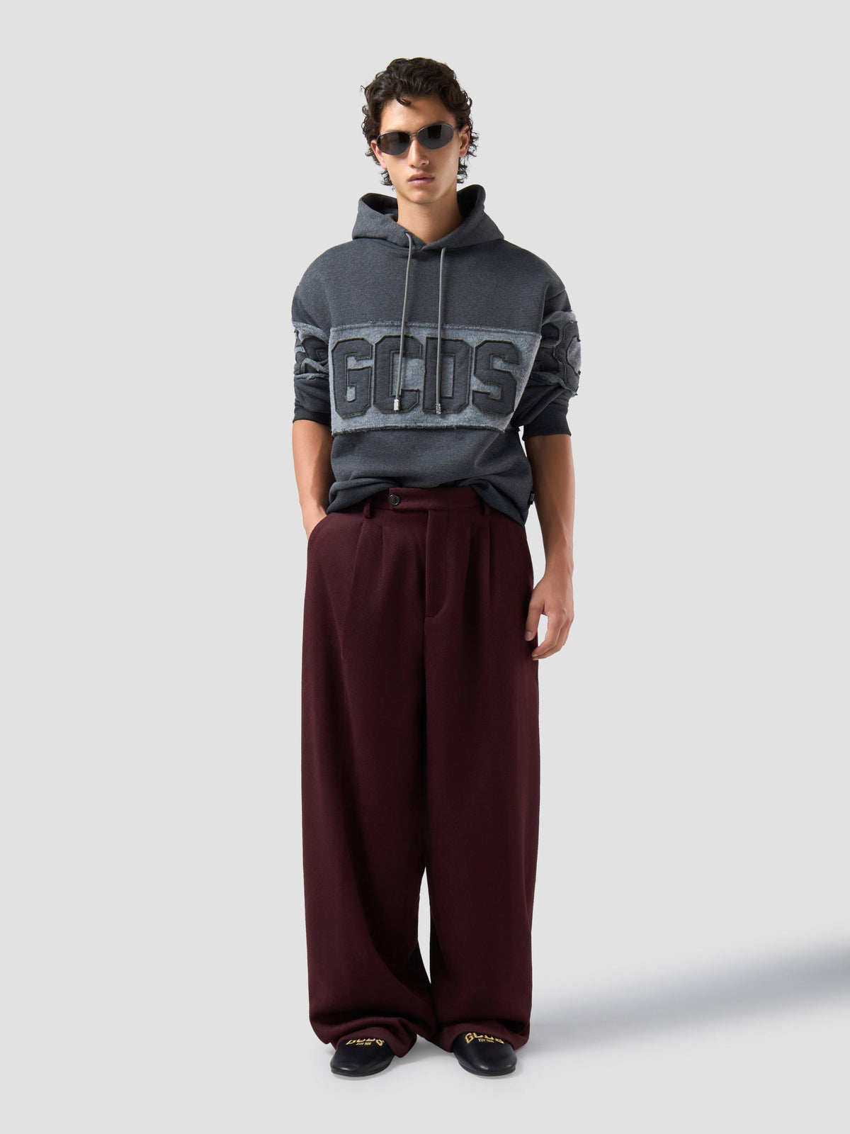 GCDS Felpa con Cappuccio con Patch Logo