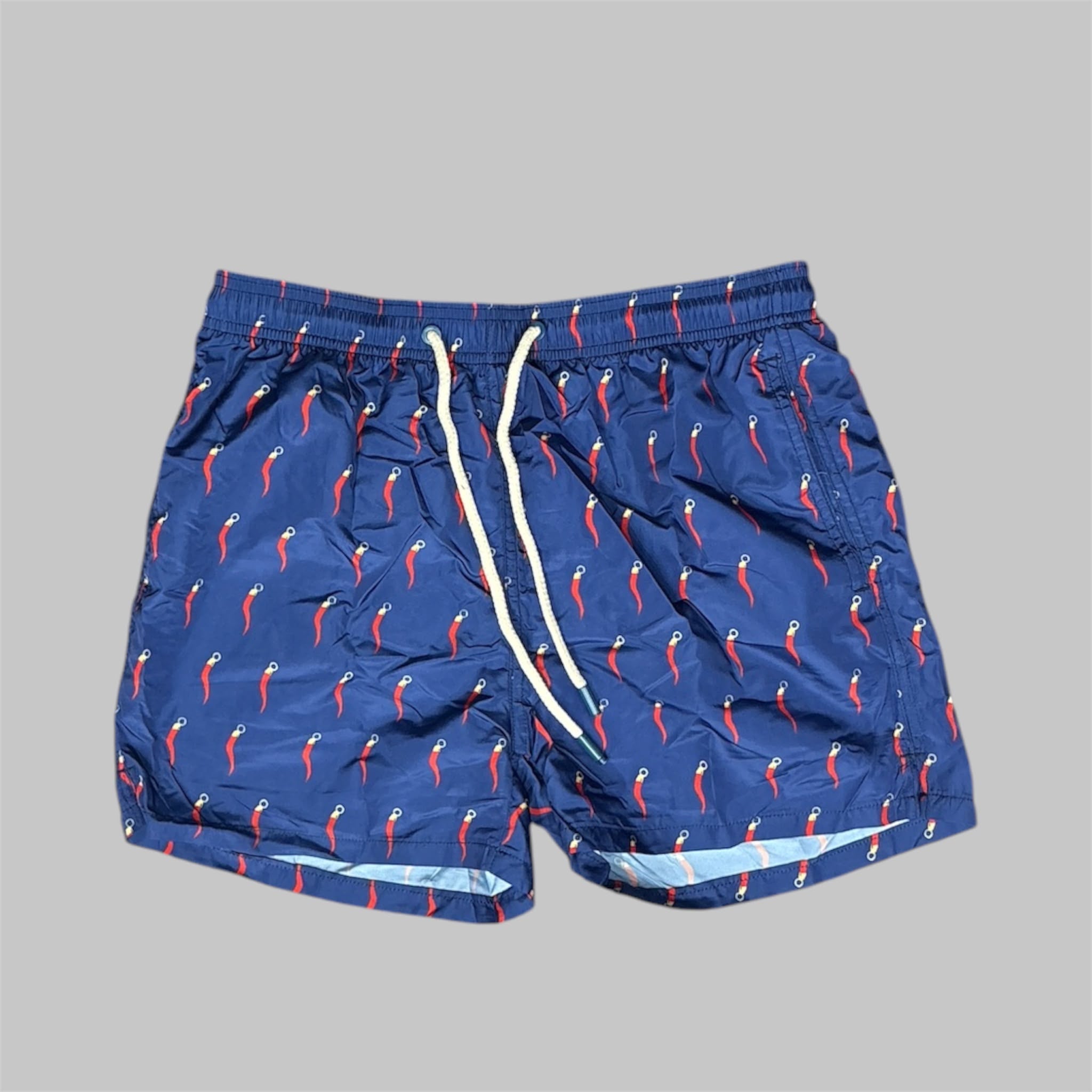 Costume da Bagno Uomo con Pattern Cornetti Portafortuna – Blu Navy e Rosso