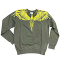 Felpa Girocollo Uomo Marcelo Burlon County of Milan F6CMMASW043 - Verde Oliva con Grafica Wings Gialla